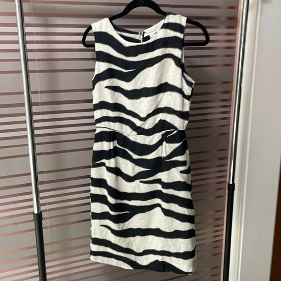 Banana Republic Dresses & Skirts - Women’s size 6 Banana Republic animal print linen dress